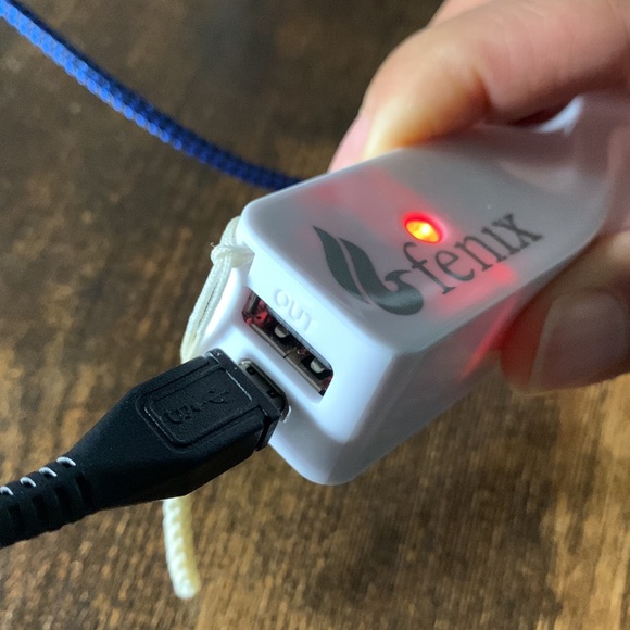 Hang Accessories Portables Phone Charger - Picture 2 of 4